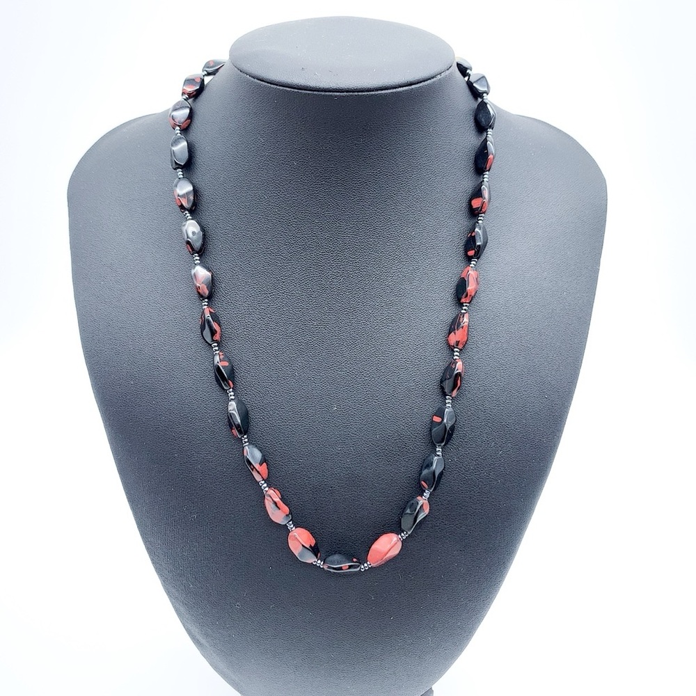 Black and Red Beaded Glass Necklace